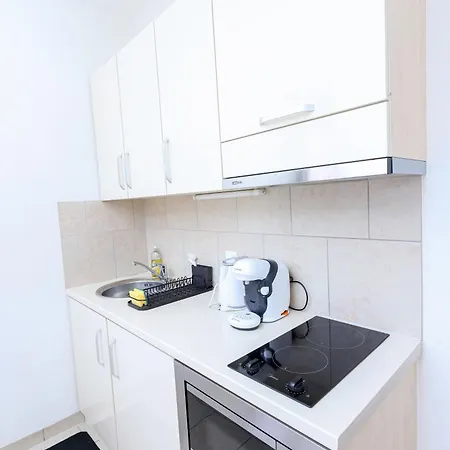 Mdmoniz House 公寓式酒店 *