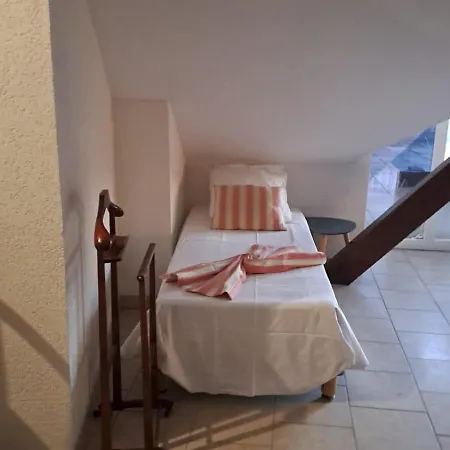 Mdmoniz House