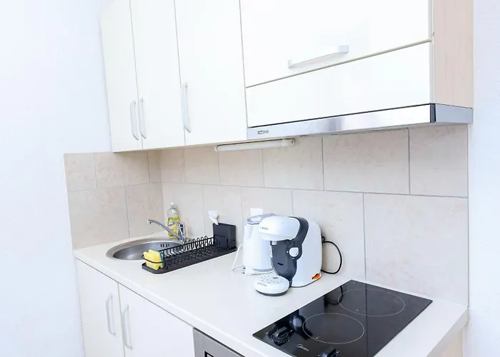 Mdmoniz House 公寓式酒店 3*