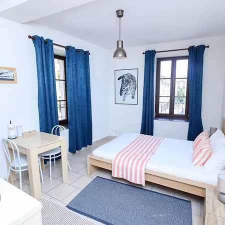 Mdmoniz House Aparthotel