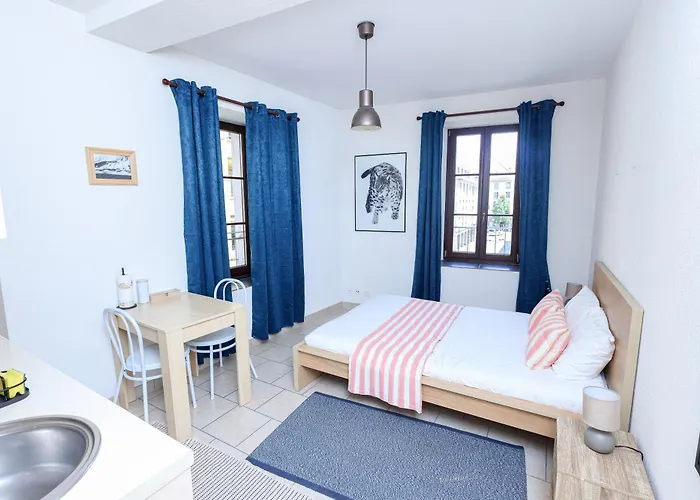 Mdmoniz House Aparthotel